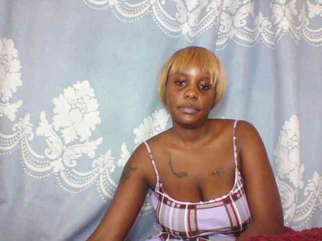 Prettydarksin webcam