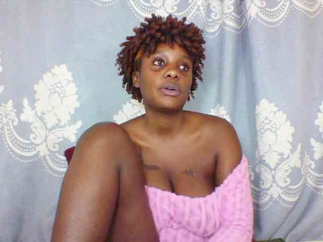 Prettydarksin webcam