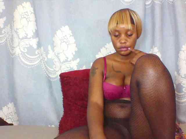 Prettydarksin webcam