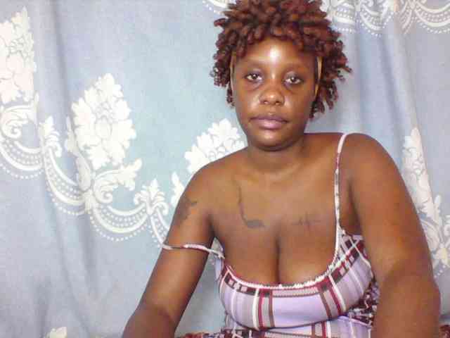Prettydarksin webcam