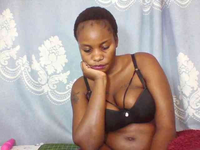 Prettydarksin webcam