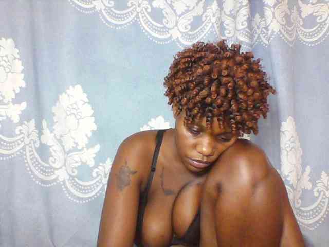 Prettydarksin webcam