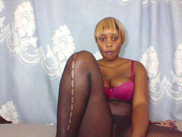 Prettydarksin webcam