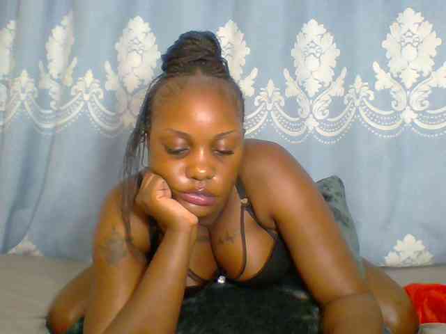 Prettydarksin webcam