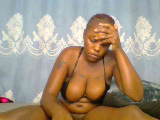 Prettydarksin webcam