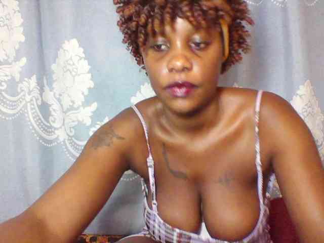 Prettydarksin webcam