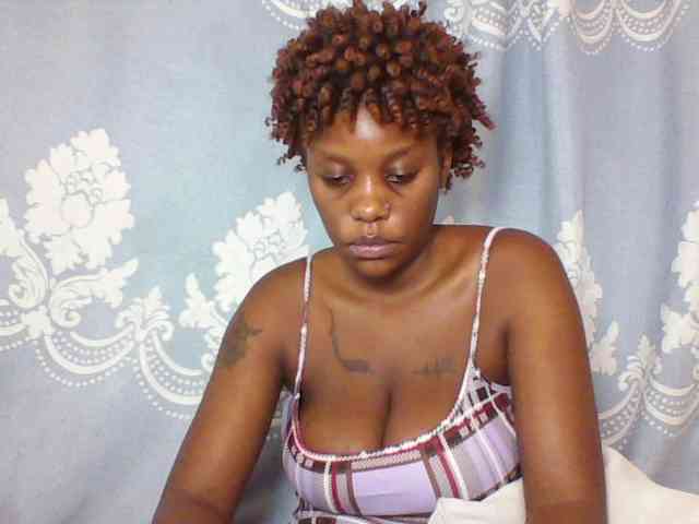 Prettydarksin webcam