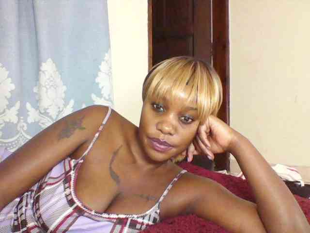 Prettydarksin webcam