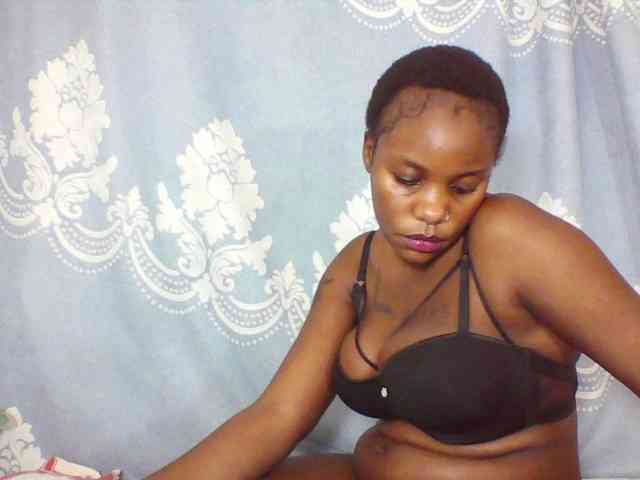 Prettydarksin webcam
