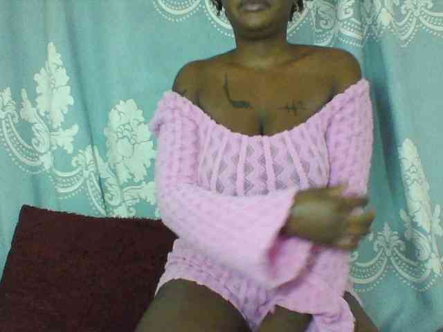 Prettydarksin webcam