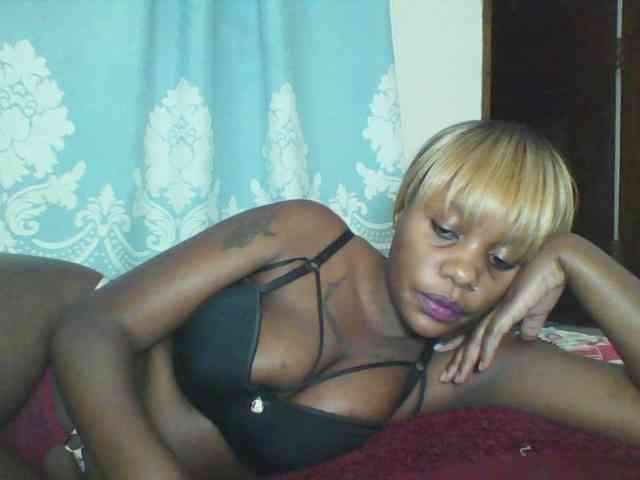 Prettydarksin webcam