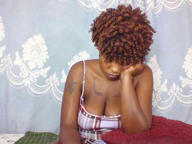 Prettydarksin webcam