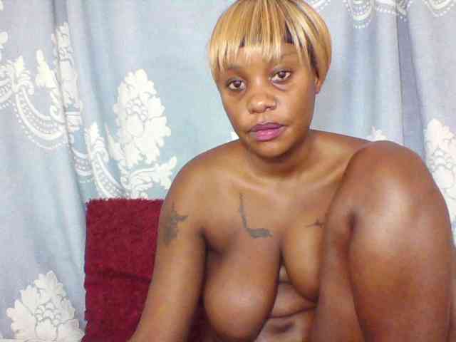 Prettydarksin webcam