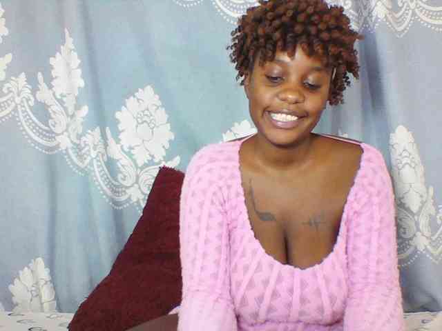 Prettydarksin webcam