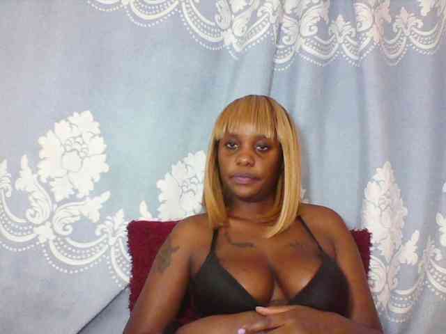 Prettydarksin webcam