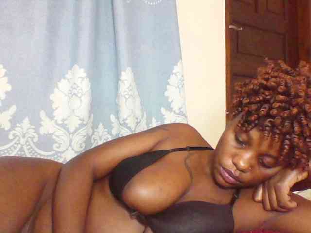 Prettydarksin webcam