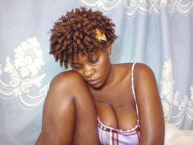 Prettydarksin webcam