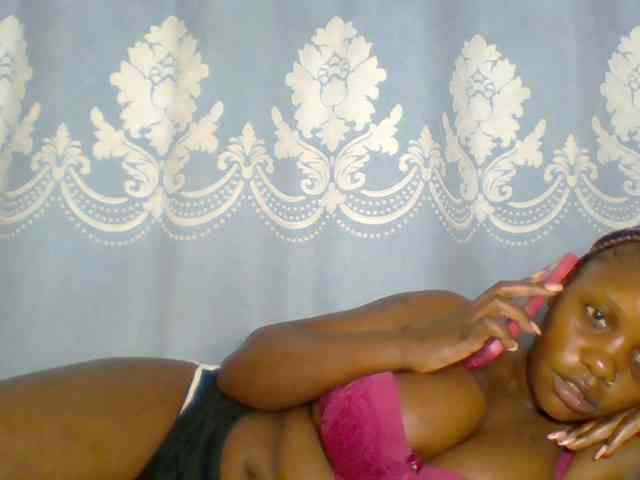 Prettydarksin webcam