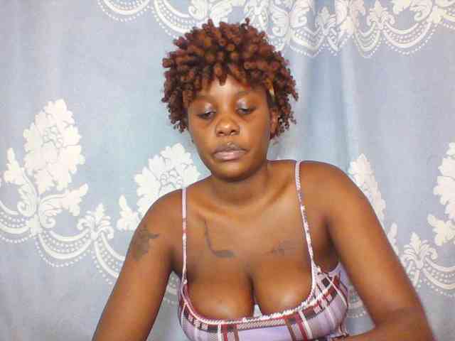 Prettydarksin webcam