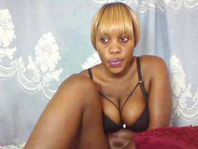 Prettydarksin webcam