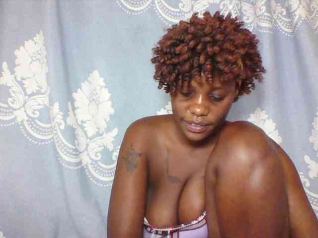Prettydarksin webcam