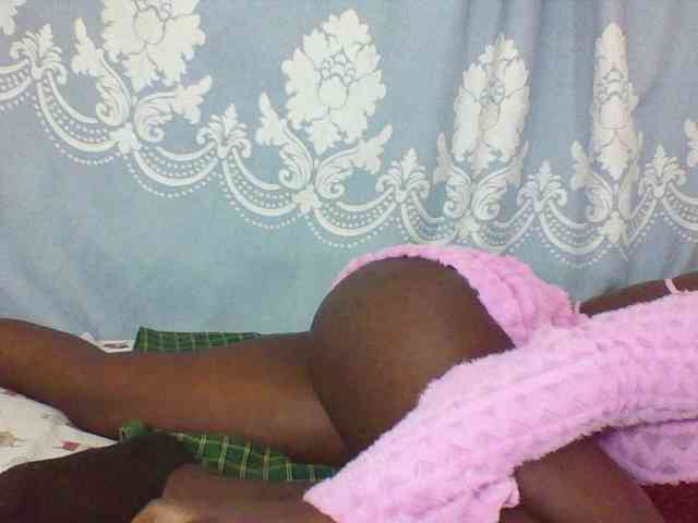 Prettydarksin webcam