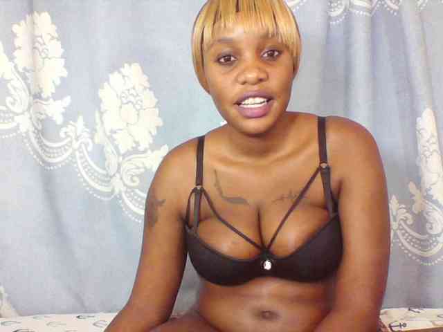 Prettydarksin webcam
