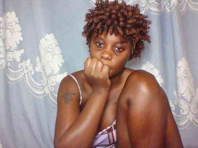 Prettydarksin webcam