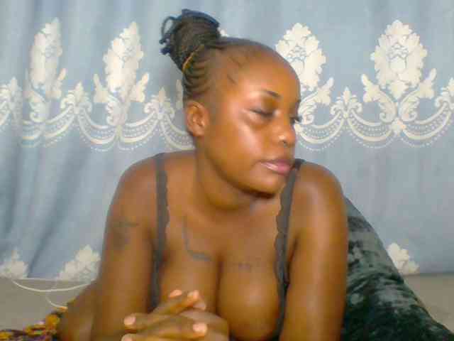 Prettydarksin webcam