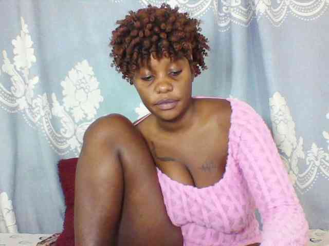 Prettydarksin webcam