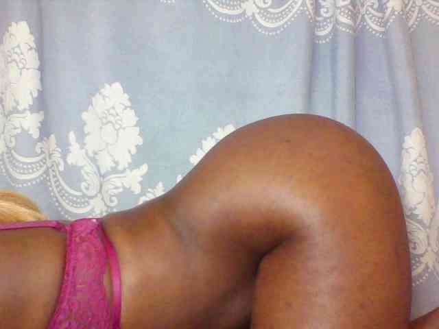 Prettydarksin webcam