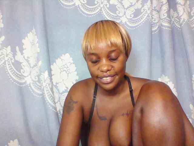 Prettydarksin webcam