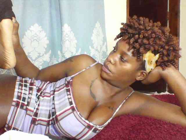Prettydarksin webcam