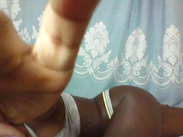 Prettydarksin webcam