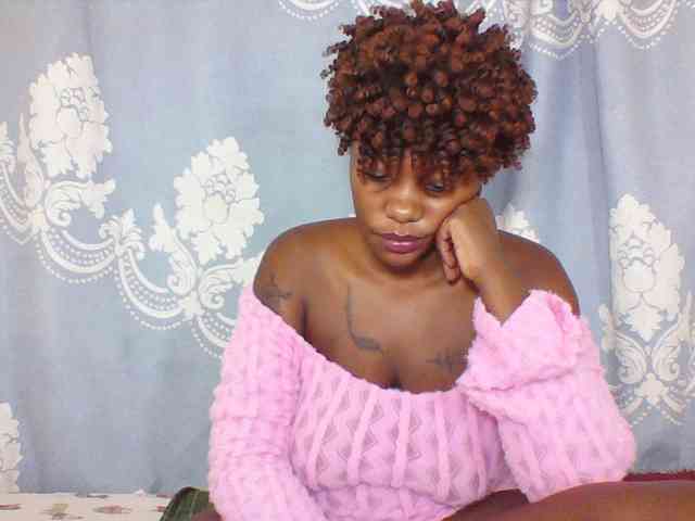 Prettydarksin webcam