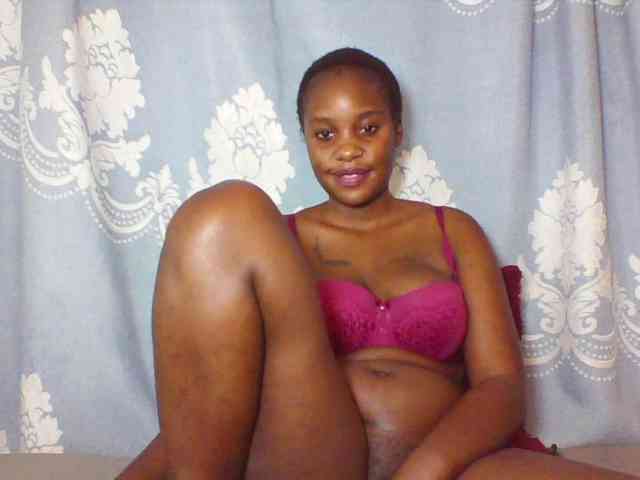Prettydarksin webcam