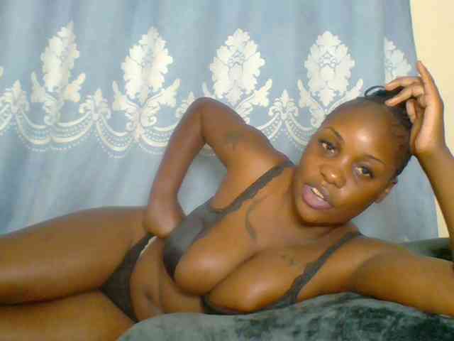 Prettydarksin webcam