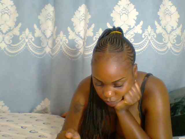 Prettydarksin webcam