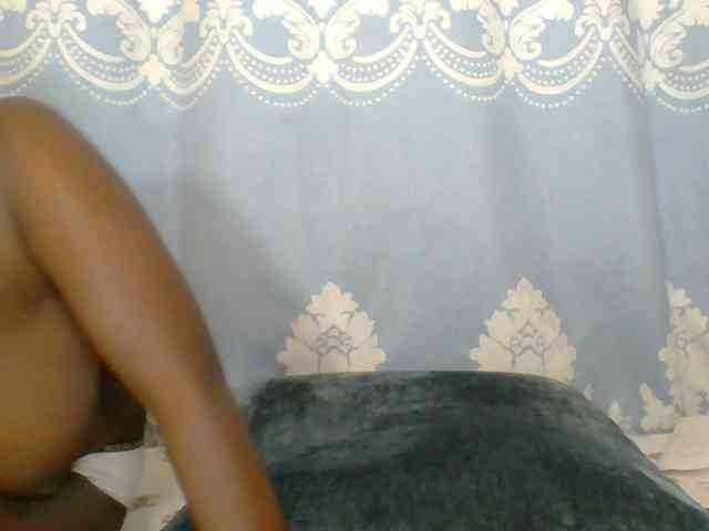 Prettydarksin webcam