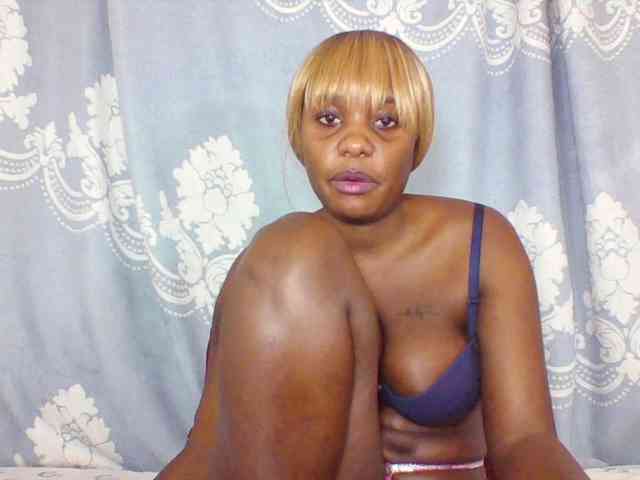 Prettydarksin webcam