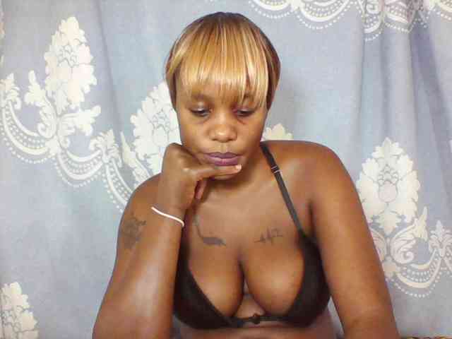 Prettydarksin webcam