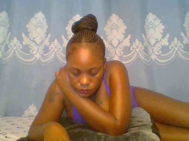 Prettydarksin webcam