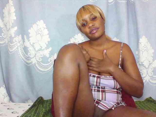 Prettydarksin webcam