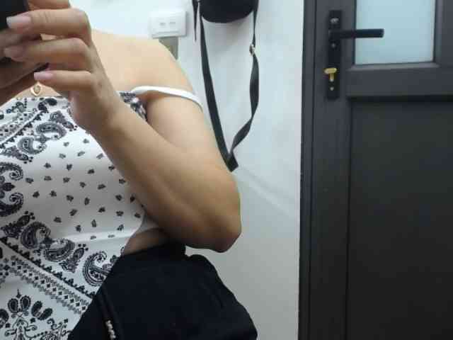 Bella6868 webcam