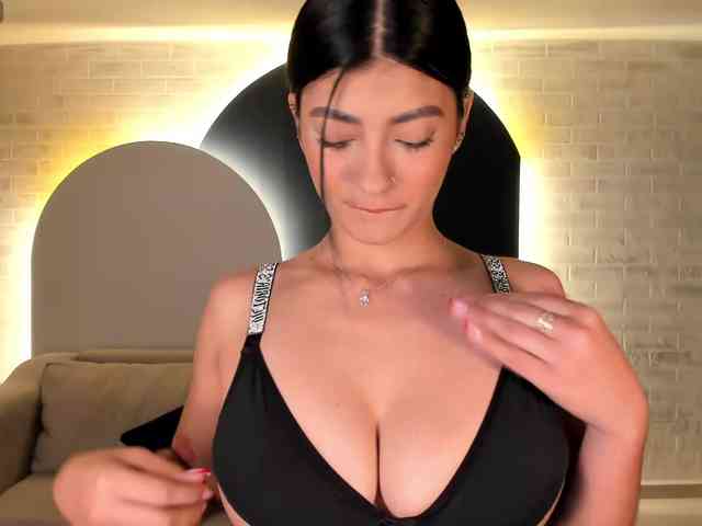 AriTylor webcam