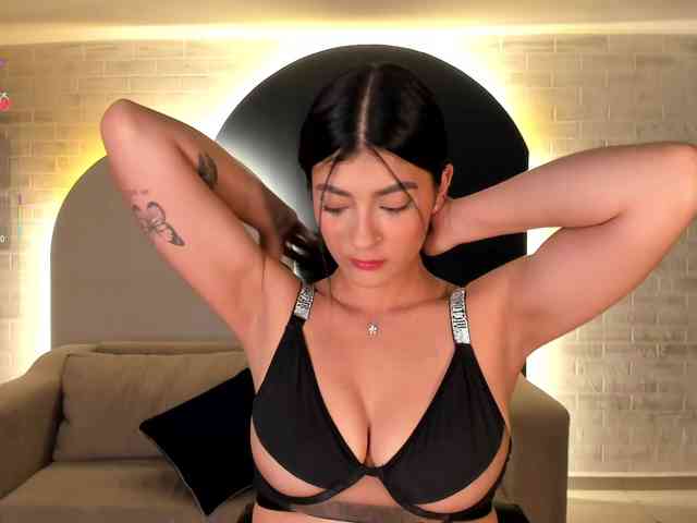 AriTylor webcam