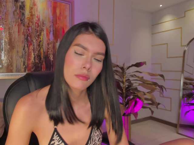 NiaSalvatore's BongaCams show and profile