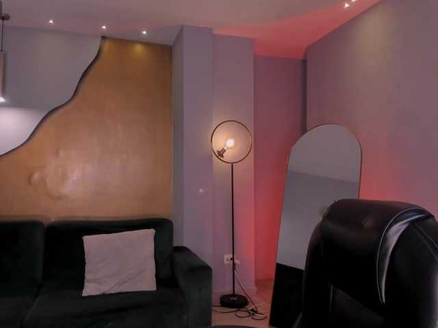 NiaSalvatore's BongaCams show and profile