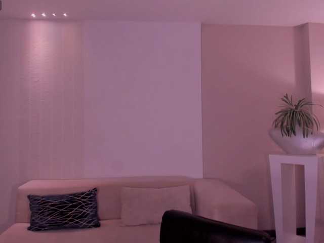 NiaSalvatore's BongaCams show and profile