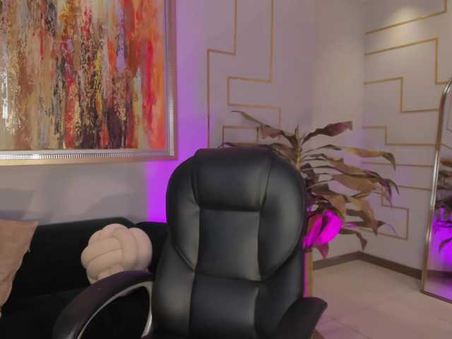 NiaSalvatore's BongaCams show and profile